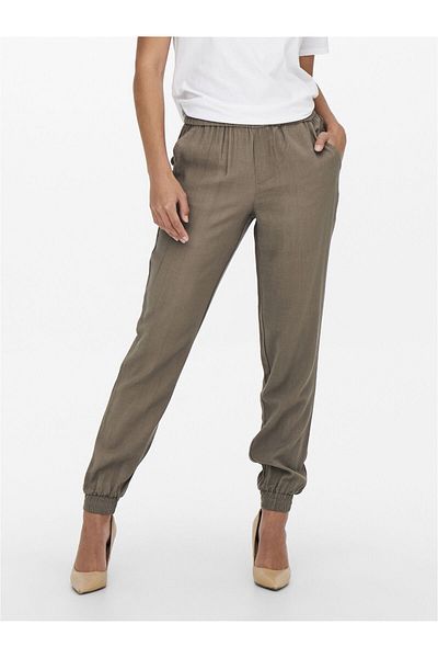 ONLY Klassische Hose Onlkelda-Emery Mittlere Taille Normal geschnittener Schlauch