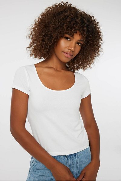 Ardene تي شيرت أساسي برقبة واسعة