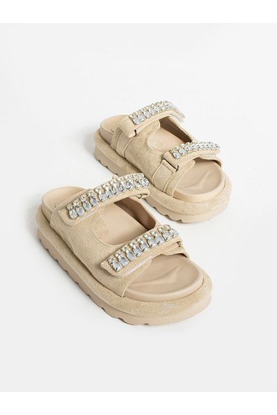 Alemdar Shoes Γυναικείες παντόφλες με λεπτομέρεια από πέτρα MONSY σε κρεμ χρώμα
