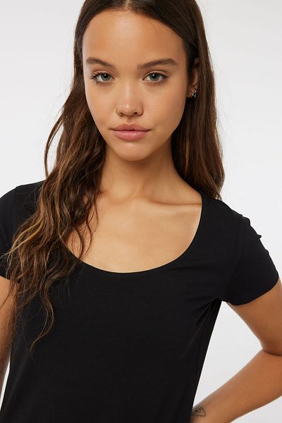 Ardene Basic Scoop Neck Crop Tee