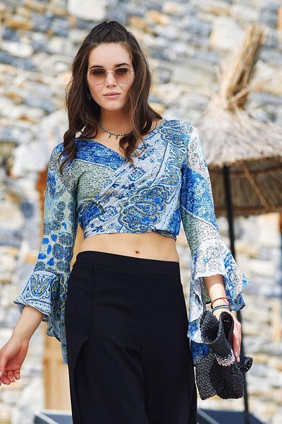 Los banditos Spanish Sleeve Crop Blouse