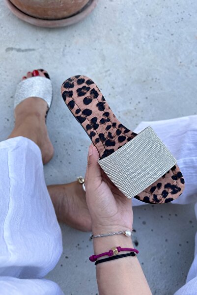 Shoebutik Жіночі капці Lisa з срібними камінцями - з ремінцем