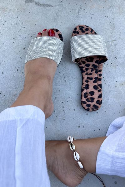 Shoebutik Papuci pentru femei Lisa Silver Stoned - Bandă detaliată