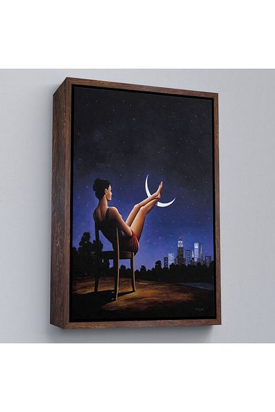 Harita Sepeti Femeie în picioare pe Lună cu cadru negru, pictură de artă surreală