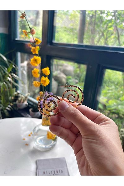 Miltonia Spiral Steel Earrings Gold