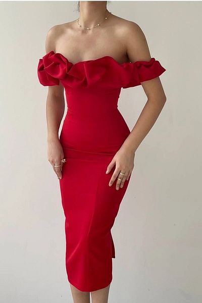 WOMAN VISION Rochie roșie Midi Creion - Guler fără bretele din țesătură Atlas - Detaliu cu umăr joasă și lacrimă