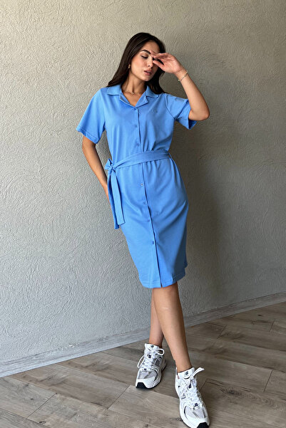 Seda Yalçın Atelier Смугаста сукня з коміром поло, синя - Бренд Модель