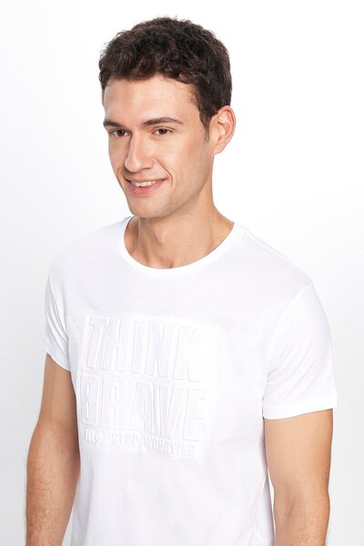 Tudors Λευκό T-Shirt με λαιμόκοψη - 100% βαμβάκι, απαλή υφή, στάμπα και λεπτή εφαρμογή