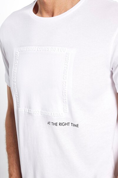 Tudors Λευκό T-Shirt με λαιμόκοψη - 100% βαμβάκι, απαλή υφή, στάμπα και λεπτή εφαρμογή