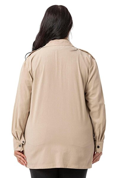 DISENTIS MODEST Büyük Beden Omuzdan Apoletli Katlamalı Kollu Yırtmaçlı Çıtçıtlı Bej Rengi Gömlek
