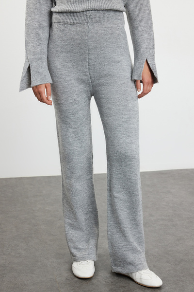 Trendyol Collection Szürke kötöttáru alsó-felső öltöny - puha textúrájú TWOAW22AU0312