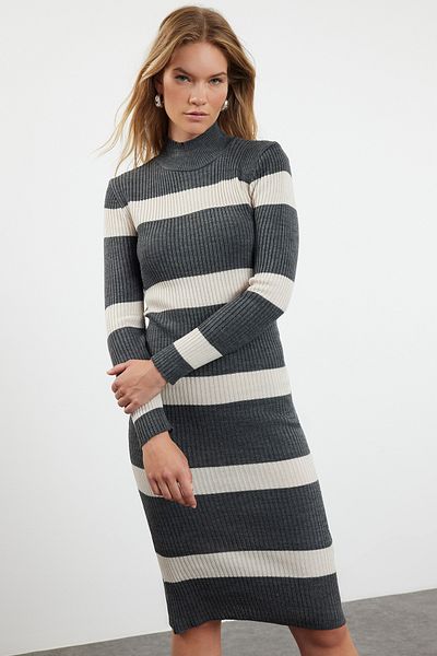 Trendyol Collection Pletené pruhované šaty Midi - Antracit Twoaw23El00226