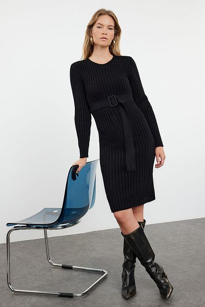 Trendyol Collection Schwarzes Minikleid mit Strickgürtel - TWOAW23EL00444