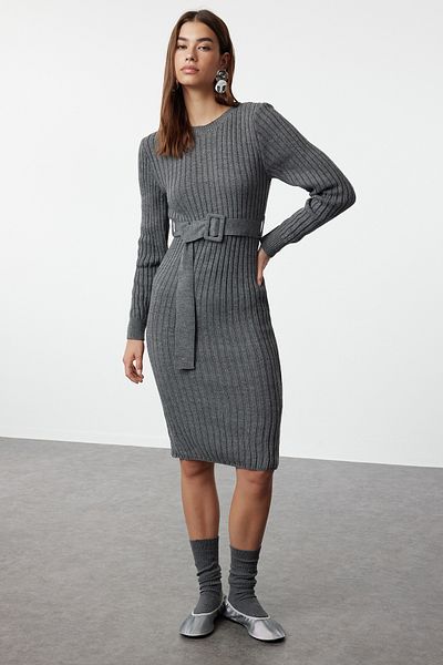Trendyol Collection Anthrazitfarbenes Mini-Strickkleid mit Gürtel TWOAW23EL00444