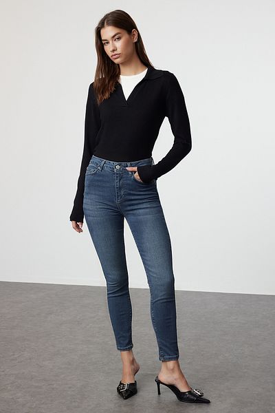 Trendyol Collection Blaue Skinny Jeans mit hoher Taille TWOAW24JE00066
