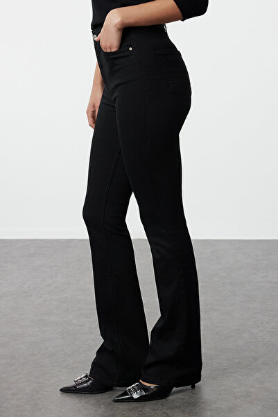 Trendyol Collection Neblednoucí černé džíny s vysokým pasem TWOAW23JE00250