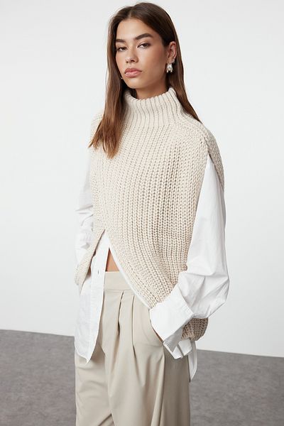 Trendyol Collection Steiner Poncho mit Stehkragen und Schlitz – TWOAW25PA00000