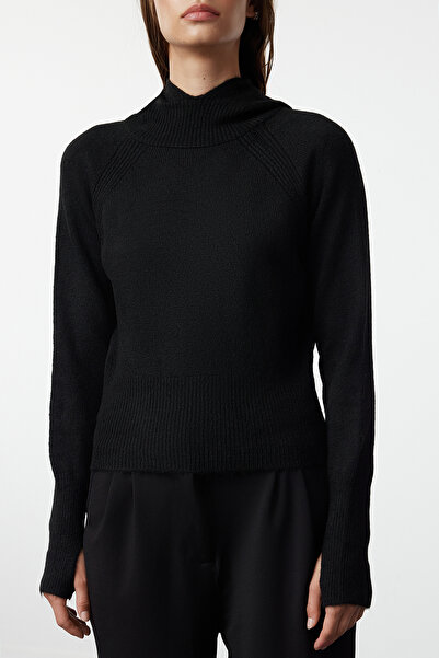 Trendyol Collection Černý pletený svetr s měkkou texturou – rukáv s kapucí a vycpanými prsty Twoaw25Kz00084