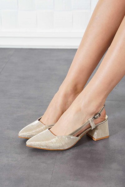 Moda Pie صندل نسائي بكعب مفتوح من الخلف من Nlade ذهبي لامع