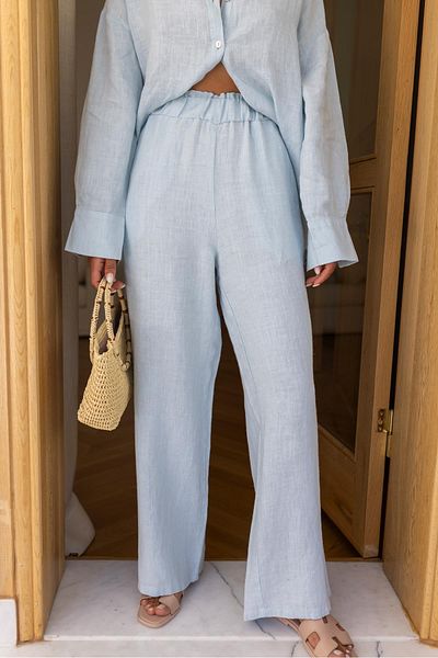 Askı Nişantaşı Baby Blue - Pantaloni de in cu talie elastica, picior lat