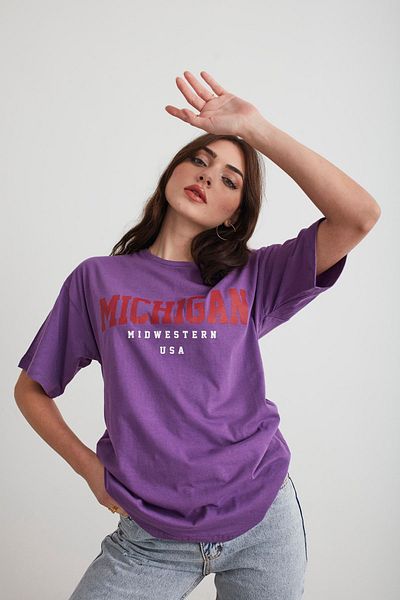 Mad&Calf Tricou supradimensionat cu imprimeu mov Michigan pentru femei