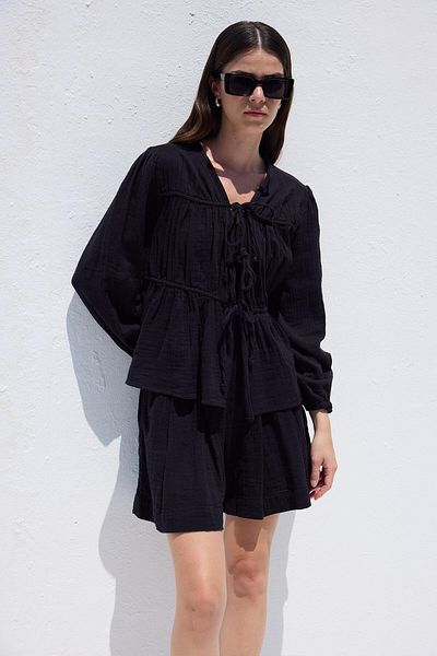 Manuka Schwarze Musselin-Bluse – Schnürung