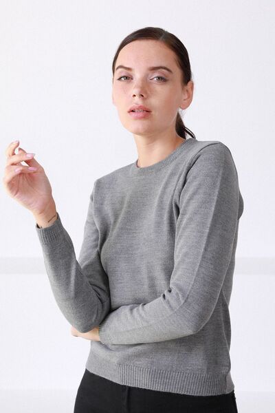 Ferraro Women's Gray Round Neck Knitwear Sweater