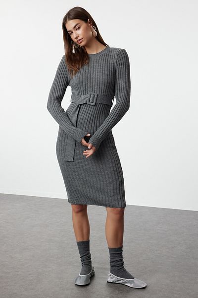 Trendyol Collection Anthrazitfarbenes Mini-Strickkleid mit Gürtel TWOAW23EL00444