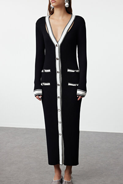 Trendyol Collection Barva Blocked Black Maxi Pletené šaty - TWOAW24EL00017