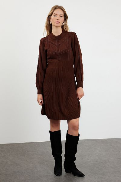 Trendyol Collection Hnědé mini úpletové krajkové šaty TWOAW22EL0011