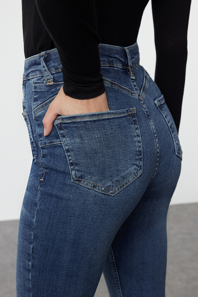 Trendyol Collection Tmavě modré džíny s vysokým pasem - TWOSS24JE00086