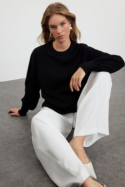 Trendyol Collection Pulover negru din tricotaje cu textura moale - Potrivire largă TWOAW25KZ00135
