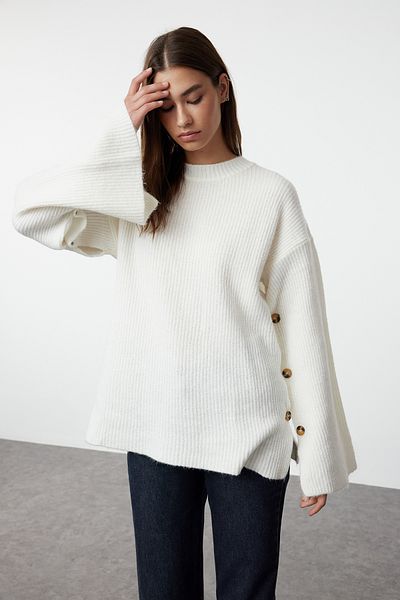 Trendyol Collection Puha textúrájú ekrü kötöttáru pulóver - gombos, TWOAW25KZ00087