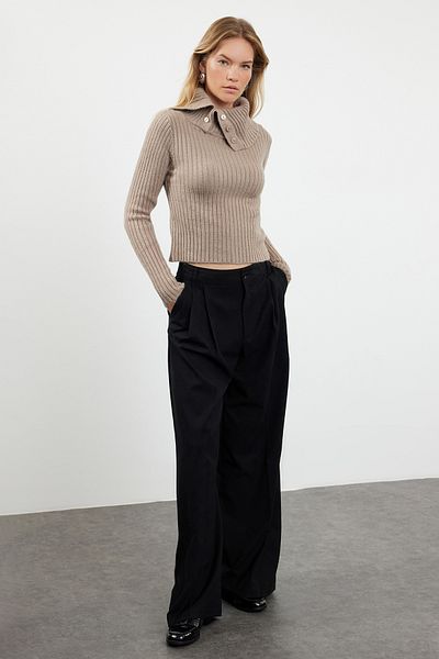 Trendyol Collection Pulover din tricotaje din nurcă cu textura moale - Gât barcă, lungime decupată, TWOAW25KZ00141