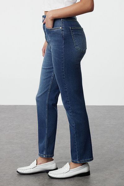 Trendyol Collection Blugi drepti confortabili cu talie înaltă albastru închis TWOSS24JE00320