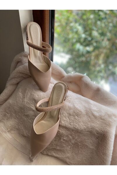 LADİESHOE Taşlı Ön Bantlı Sandalet Ten