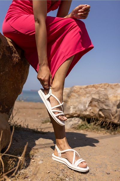 ANGELİNA JONES ZİLL WOMEN'S WHITE FLUFFY SOLE SANDALS