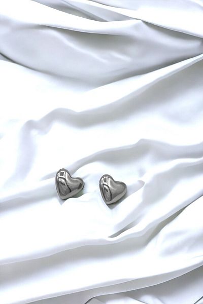 Luxe Loom Zarafetin Işıltısı Women's Curved Heart Nail Shiny Surface Stylish Design Silver Earrings