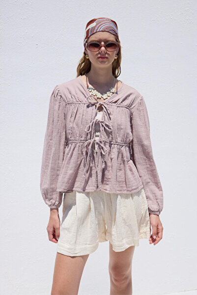 Manuka Bluză de muselină liliac - Detaliu cravată