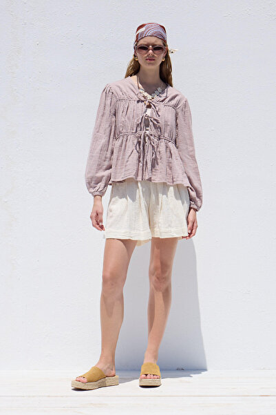 Manuka Bluză de muselină liliac - Detaliu cravată