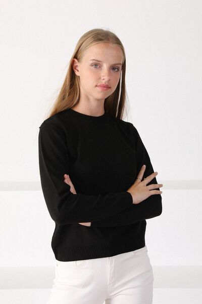 Ferraro Women's Black Round Neck Knitwear Sweater