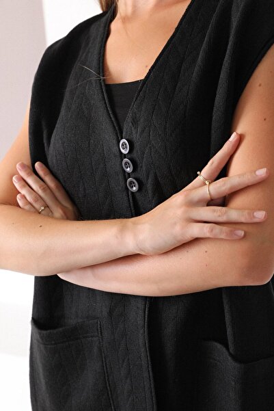 Ferraro Women's Black V-Neck Wool Knitwear Vest