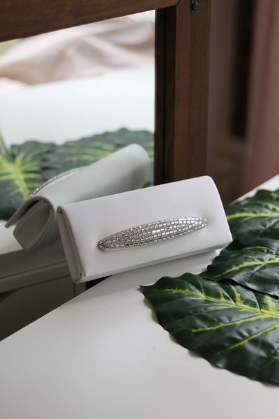 Moom Bag Γυναικεία βραδινή τσάντα με λευκή πέτρα με λεπτομέρεια
