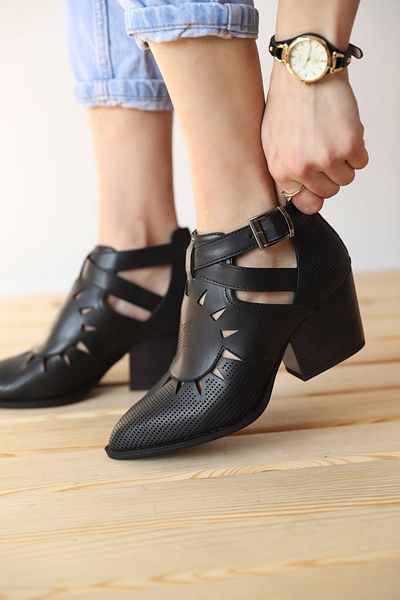 Bej Ayakkabı Valen Women's Laser Star Patterned Buckle Adjustable Back Zipper Shoes Matte Black