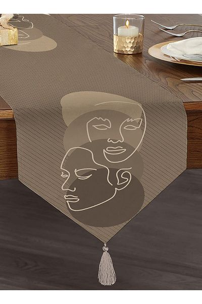 Realhomes Lady Silhouette Chenille Triangle Runner με φούντες με ψηφιακή εκτύπωση με σχέδιο Onedraw σε πολύχρωμο φόντο
