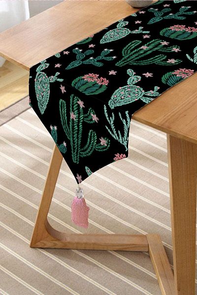 Realhomes Alergăre triunghiular din chenille cu design special imprimat digital, cu model cactus verde pe fundal negru
