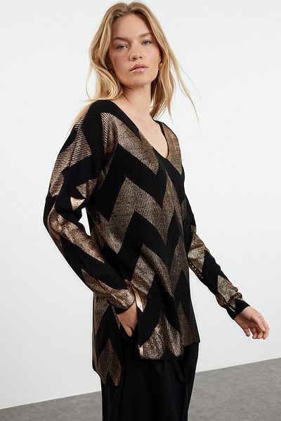 Trendyol Collection Pulover negru tricotat cu decolteu în V - Imprimat cu folie TWOAW24KZ00686