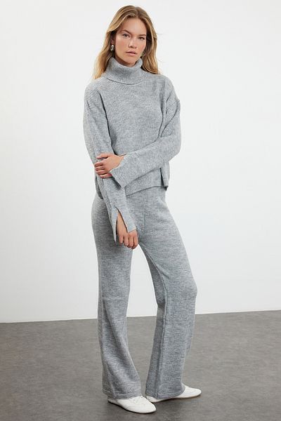 Trendyol Collection Szürke kötöttáru alsó-felső öltöny - puha textúrájú TWOAW22AU0312