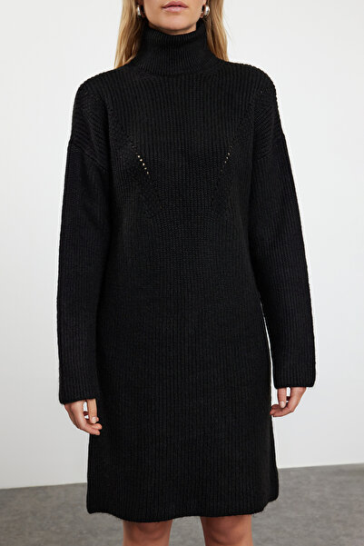 Trendyol Collection Černé mini svetrové šaty s měkkou texturou - stojáček Twoaw24El00058
