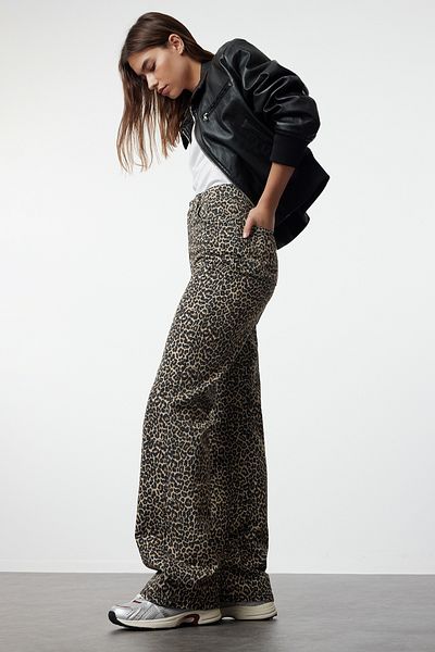 Trendyol Collection Barna, széles szárú farmernadrág magas derékkal és leopárdmintával - TWOSS24JE00286